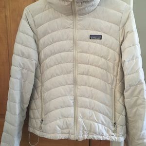 Creme/bone white Patagonia down sweater hooded
